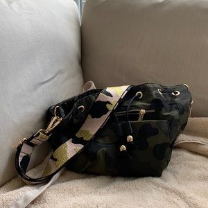 Camouflage nylon shoulder bag